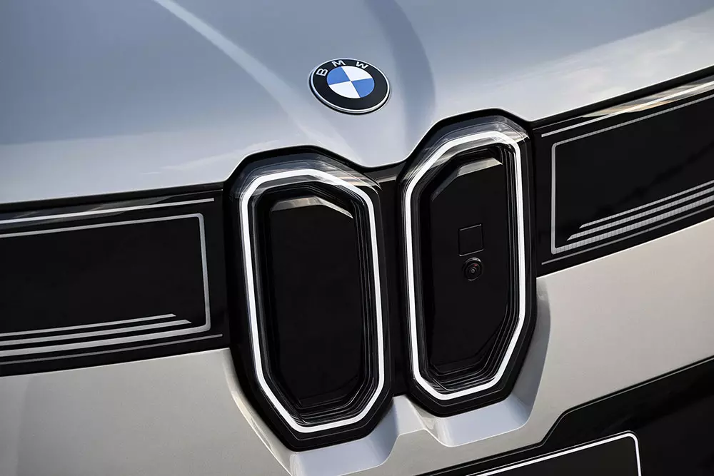 BMW iX3 lần đầu tiên đặt chân đến Đông Nam Á, giá từ 2,95 tỷ đồng - Ảnh 16.