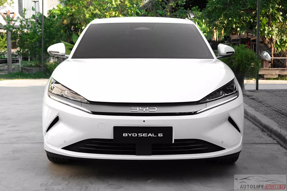 BYD Seal 6 sở hữu thiết kế tối giản