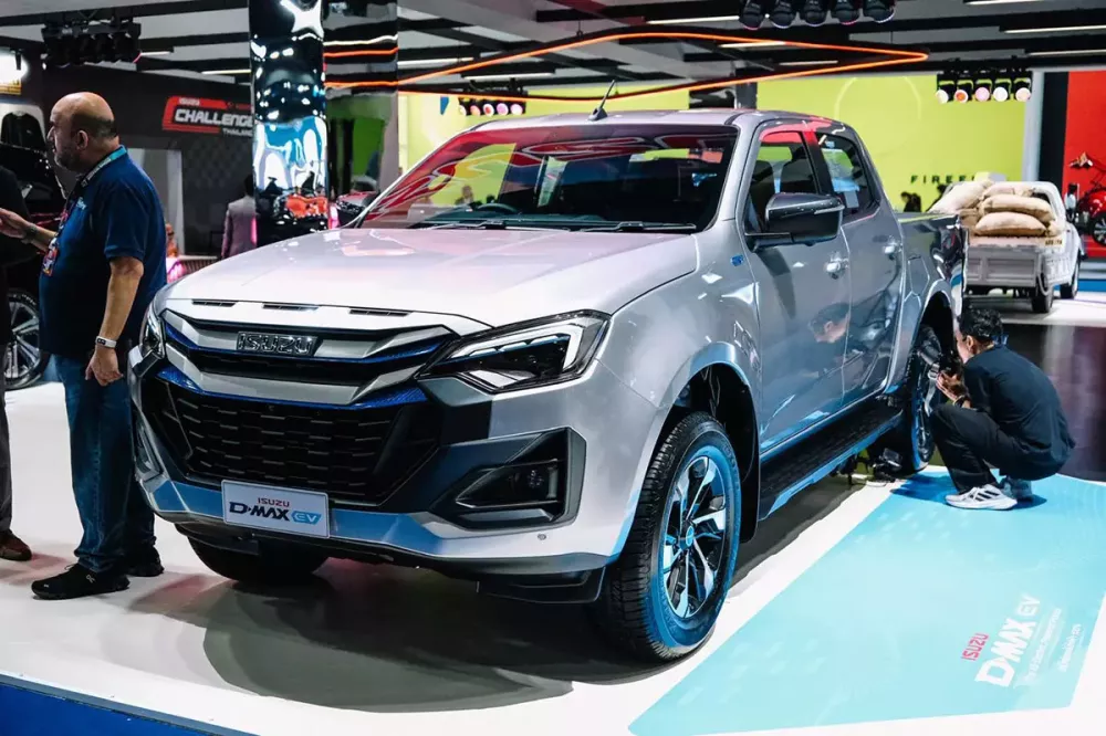 Ngắm hình ảnh "bằng xương, bằng thịt" của Isuzu D-Max EV mới được bán ở Đông Nam Á - Ảnh 1.
