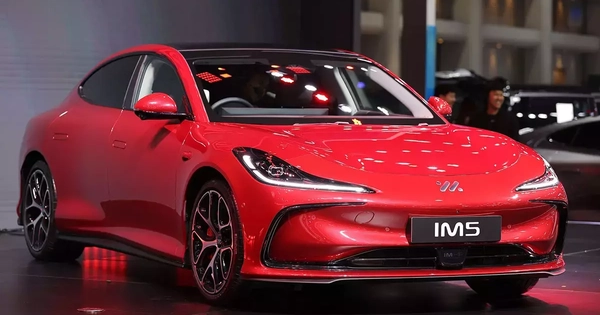 MG IM5 chính thức ra mắt Thái Lan, nằm chung phân khúc với Toyota Camry và Mazda 6e