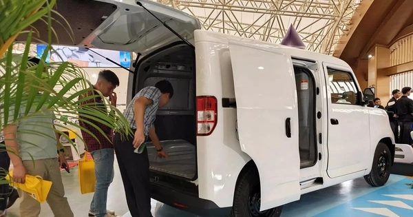 VinFast EC Van phiên bản cửa lùa mới được trưng bày tại Trung tâm Triển lãm Việt Nam