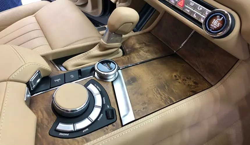 Quốc vương Malaysia sở hữu Aurus Senat - xe limousine chuyên chở Tổng thống Nga - Ảnh 6. Quốc vương Malaysia sở hữu Aurus Senat - xe limousine chuyên chở Tổng thống Nga - Ảnh 6.