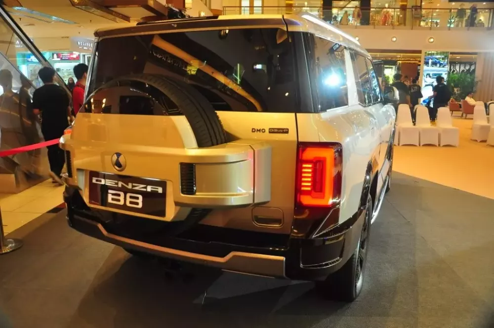 BYD Denza B8 được bán tại Đông Nam Á, kích thước lớn hơn Toyota Land Cruiser, chạy 115 km không tốn xăng - Ảnh 3. BYD Denza B8 được bán tại Đông Nam Á, kích thước lớn hơn Toyota Land Cruiser, chạy 115 km không tốn xăng - Ảnh 3.