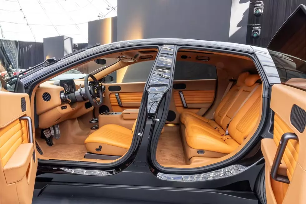 Ferrari Luce được trang bị cửa sau mở ngược Ferrari Luce được trang bị cửa sau mở ngược