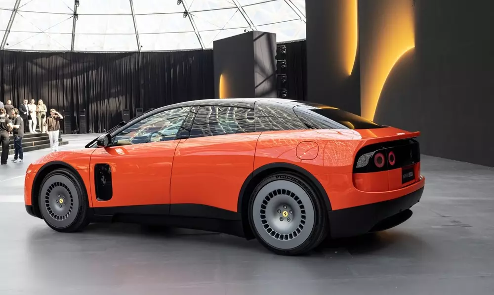 Ferrari Luce sở hữu kích thước khá lớn Ferrari Luce sở hữu kích thước khá lớn