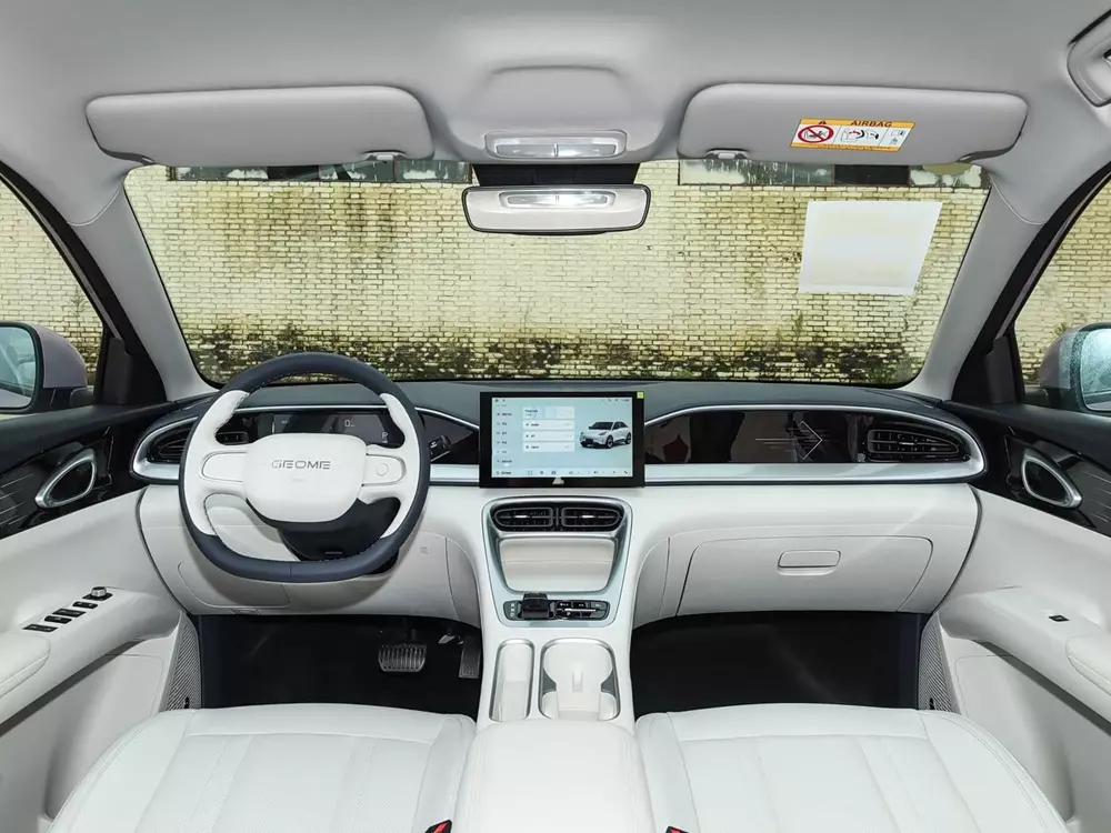Xe mới ra mắt Việt Nam Geely EX2 được bổ sung bản nâng cấp, phạm vi hoạt động tăng lên 480 km - Ảnh 5. Xe mới ra mắt Việt Nam Geely EX2 được bổ sung bản nâng cấp, phạm vi hoạt động tăng lên 480 km - Ảnh 5.