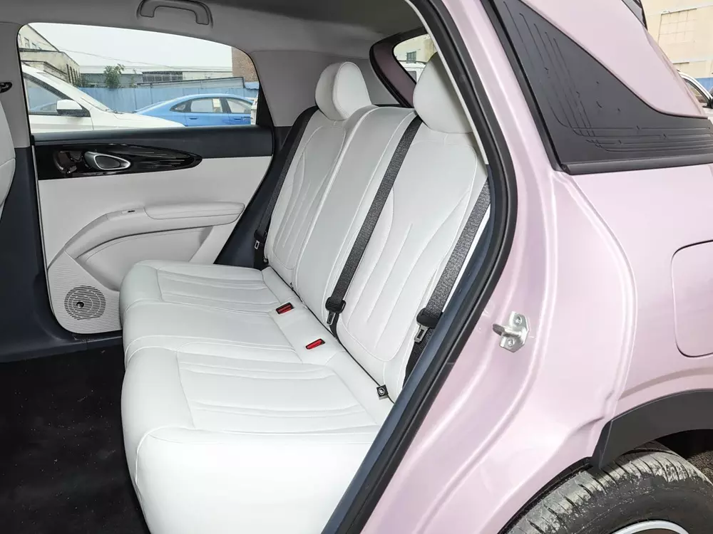 Xe mới ra mắt Việt Nam Geely EX2 được bổ sung bản nâng cấp, phạm vi hoạt động tăng lên 480 km - Ảnh 9. Xe mới ra mắt Việt Nam Geely EX2 được bổ sung bản nâng cấp, phạm vi hoạt động tăng lên 480 km - Ảnh 9.
