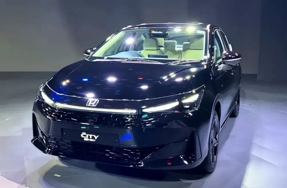 Honda City 2026 chính thức ra mắt với màn hình lớn hơn, thêm camera 360 độ và chỉ "ăn" 3,6 lít/100 km - Ảnh 8. Honda City 2026 chính thức ra mắt với màn hình lớn hơn, thêm camera 360 độ và chỉ "ăn" 3,6 lít/100 km - Ảnh 8.