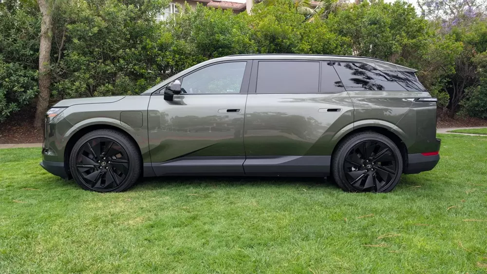 SUV hạng sang Lexus TZ được xác nhận sẽ bán ở Việt Nam vào năm sau - Ảnh 2. SUV hạng sang Lexus TZ được xác nhận sẽ bán ở Việt Nam vào năm sau - Ảnh 2.
