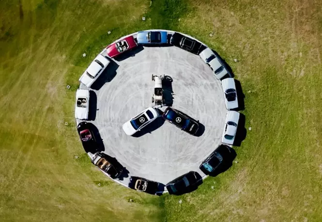 Mercedes-Benz đi vòng quanh thế giới "140 Years. 140 Places." chính thức đến Việt Nam - Ảnh 2. Mercedes-Benz đi vòng quanh thế giới "140 Years. 140 Places." chính thức đến Việt Nam - Ảnh 2.