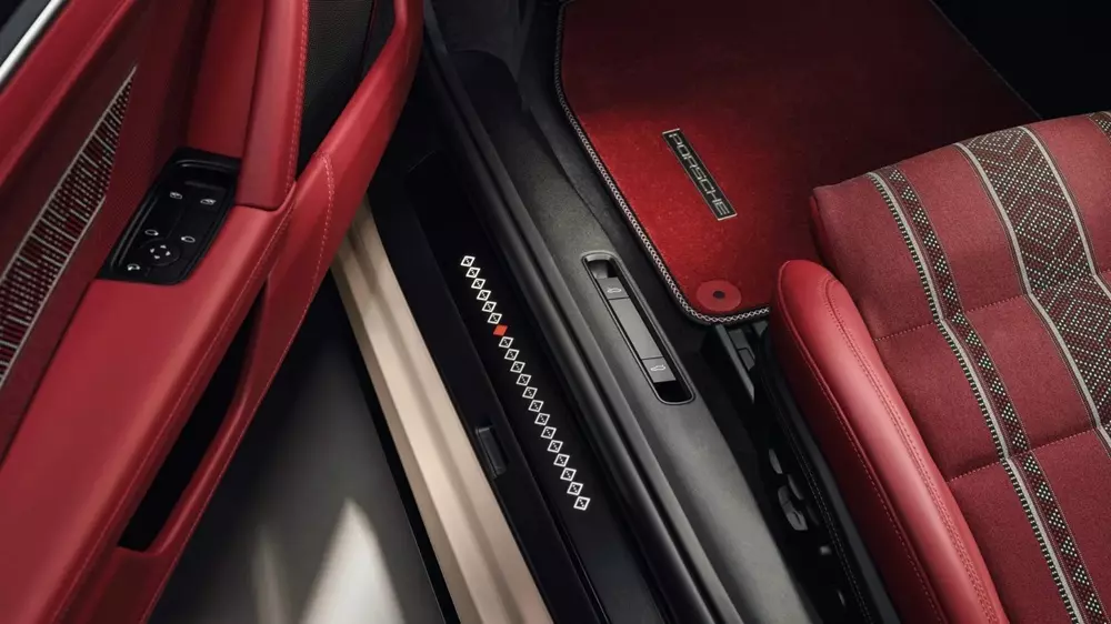 Porsche 911 Turbo S Sadu Edition trình làng, kết hợp động cơ 701 mã lực với nghề thủ công lâu đời - Ảnh 9. Porsche 911 Turbo S Sadu Edition trình làng, kết hợp động cơ 701 mã lực với nghề thủ công lâu đời - Ảnh 9.