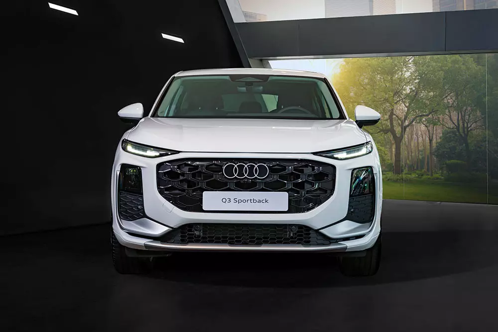 SUV hạng sang cỡ nhỏ Audi Q3 2026 được giới thiệu ở Việt Nam, giá cao hơn đối thủ BMW X1 sắp ra mắt - Ảnh 13. SUV hạng sang cỡ nhỏ Audi Q3 2026 được giới thiệu ở Việt Nam, giá cao hơn đối thủ BMW X1 sắp ra mắt - Ảnh 13.