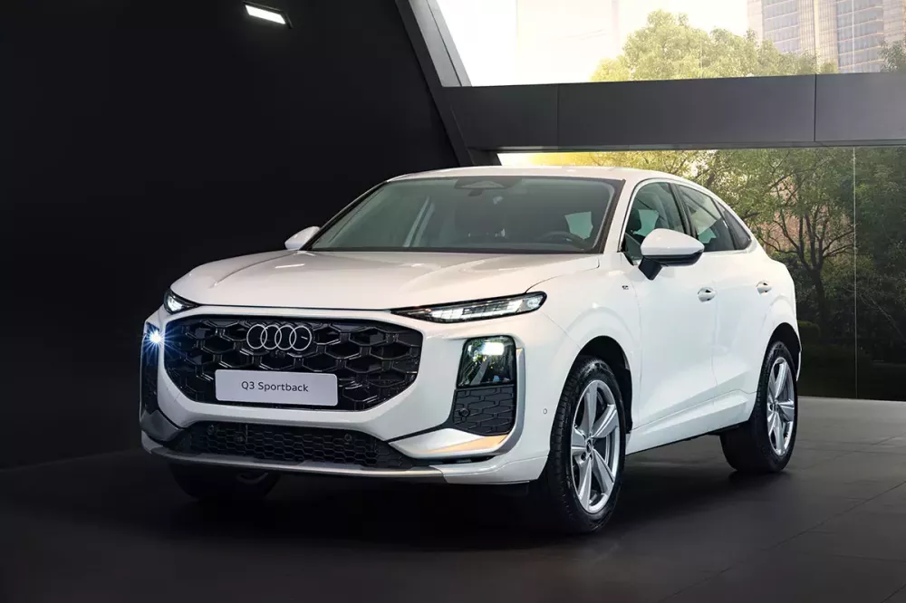 SUV hạng sang cỡ nhỏ Audi Q3 2026 được giới thiệu ở Việt Nam, giá cao hơn đối thủ BMW X1 sắp ra mắt - Ảnh 1. SUV hạng sang cỡ nhỏ Audi Q3 2026 được giới thiệu ở Việt Nam, giá cao hơn đối thủ BMW X1 sắp ra mắt - Ảnh 1.
