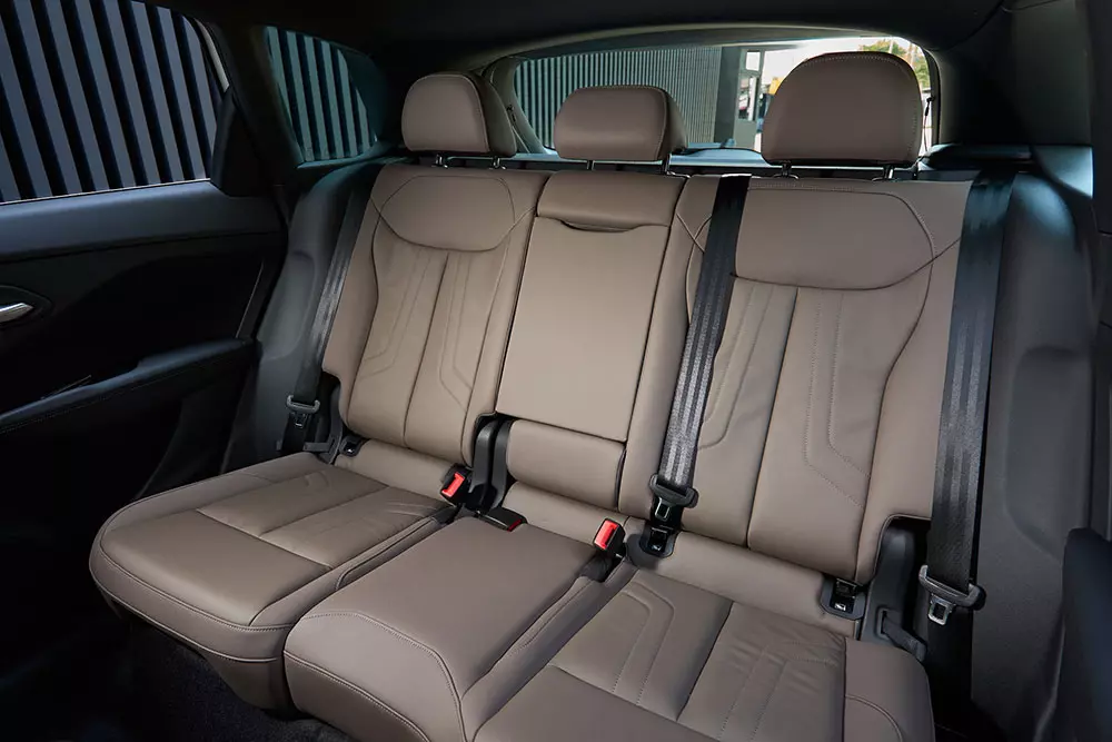 SUV hạng sang cỡ nhỏ Audi Q3 2026 được giới thiệu ở Việt Nam, giá cao hơn đối thủ BMW X1 sắp ra mắt - Ảnh 11. SUV hạng sang cỡ nhỏ Audi Q3 2026 được giới thiệu ở Việt Nam, giá cao hơn đối thủ BMW X1 sắp ra mắt - Ảnh 11.