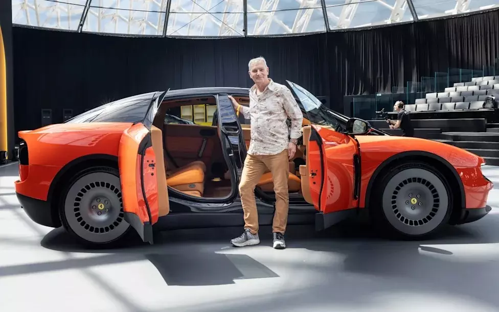 Siêu xe điện Ferrari Luce mới ra mắt cũng được trang bị cửa tự sát Siêu xe điện Ferrari Luce mới ra mắt cũng được trang bị cửa tự sát