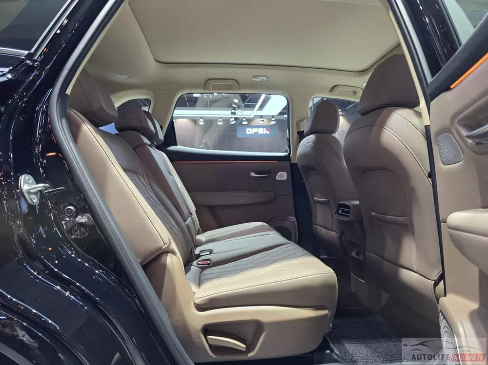 DFSK E5 Plus - phiên bản chỉ "ăn" 1,25 lít/100 km của SUV cỡ C sắp ra mắt Việt Nam - đã đến Đông Nam Á - Ảnh 6. DFSK E5 Plus - phiên bản chỉ "ăn" 1,25 lít/100 km của SUV cỡ C sắp ra mắt Việt Nam - đã đến Đông Nam Á - Ảnh 6.