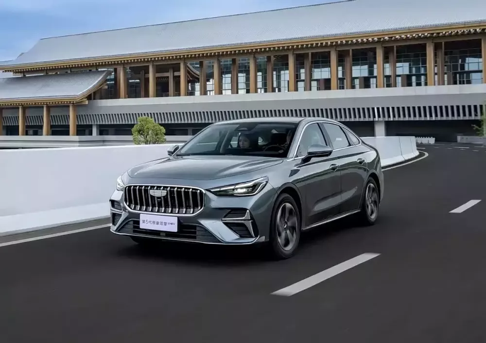 Xe lập kỷ lục thế giới về khả năng tiết kiệm xăng Geely Emgrand i-HEV ra mắt với giá rẻ - Ảnh 1. Xe lập kỷ lục thế giới về khả năng tiết kiệm xăng Geely Emgrand i-HEV ra mắt với giá rẻ - Ảnh 1.