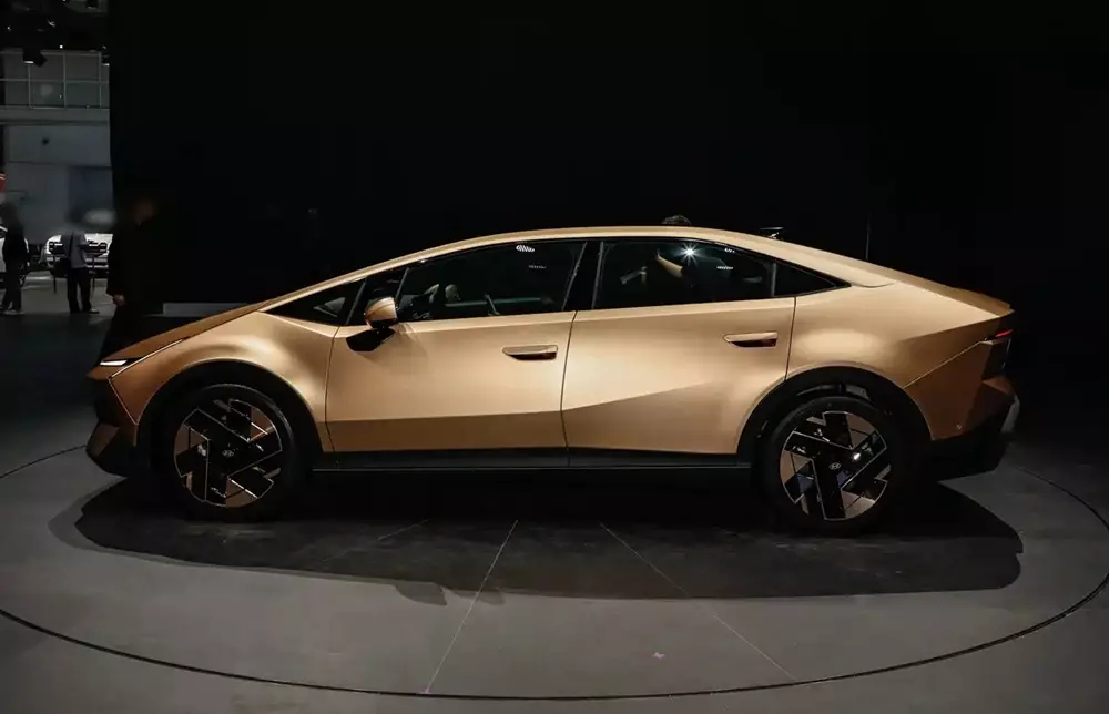 Hyundai Ioniq V - xe điện Hàn Quốc với thiết kế như Lamborghini - lộ thêm thông số, chạy tối đa 650 km sau 1 lần sạc - Ảnh 2.