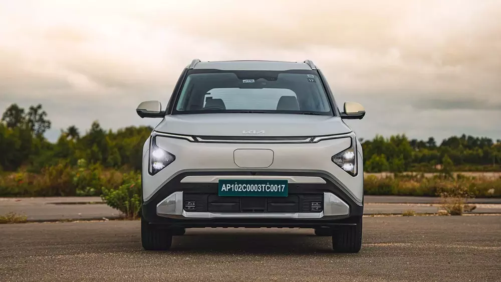 Cận cảnh khu vực phía trước của Kia Carens EV Cận cảnh khu vực phía trước của Kia Carens EV