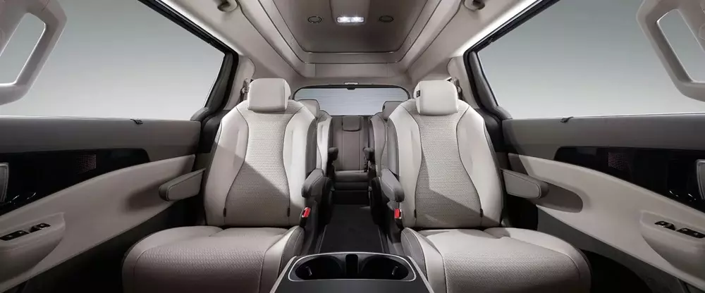 Kia Carnival có thêm phiên bản trần cao mới với nội thất 9 chỗ rộng rãi - Ảnh 6.