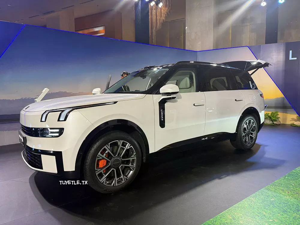 900 là mẫu SUV đầu bảng của thương hiệu Lynk & Co tại Việt Nam