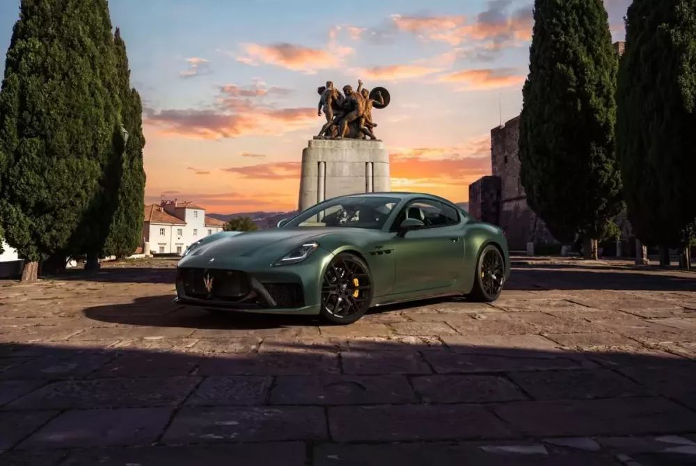 Maserati GranTurismo và GranCabrio 2027 ra mắt với thiết kế ấn tượng hơn, động cơ mạnh hơn - Ảnh 2. Maserati GranTurismo và GranCabrio 2027 ra mắt với thiết kế ấn tượng hơn, động cơ mạnh hơn - Ảnh 2.