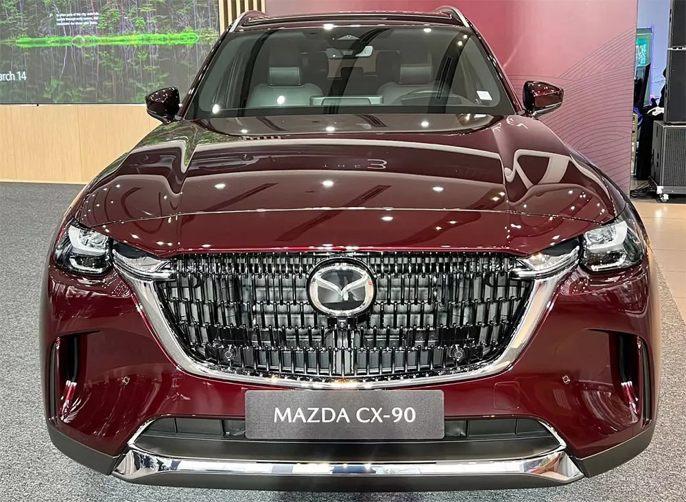 Cận cảnh khu vực đầu xe của Mazda CX-90 Cận cảnh khu vực đầu xe của Mazda CX-90