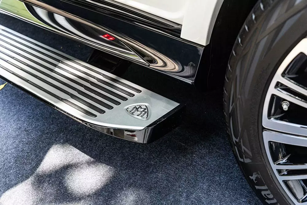 mercedes-maybach-gls-480-4matic-2027-4-4a6e Ngắm hình ảnh "bằng xương, bằng thịt" của Mercedes-Maybach GLS 480 4Matic 2027 mới ra mắt Việt Nam - Ảnh 6.