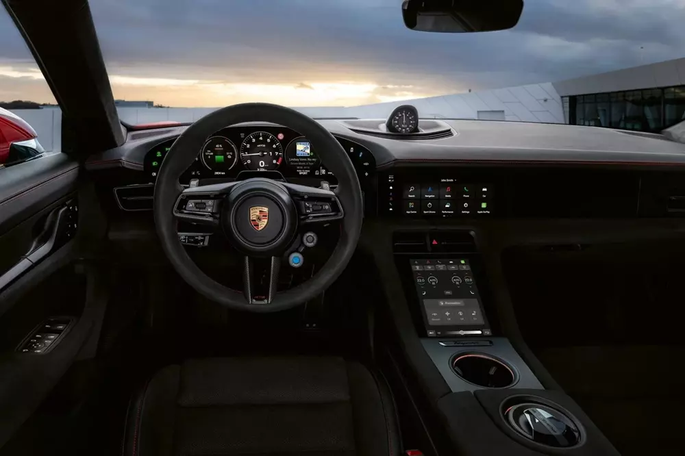 Ô tô điện Porsche Taycan 2027 được bổ sung công nghệ mô phỏng quá trình sang số như xe xăng - Ảnh 4. Ô tô điện Porsche Taycan 2027 được bổ sung công nghệ mô phỏng quá trình sang số như xe xăng - Ảnh 4.