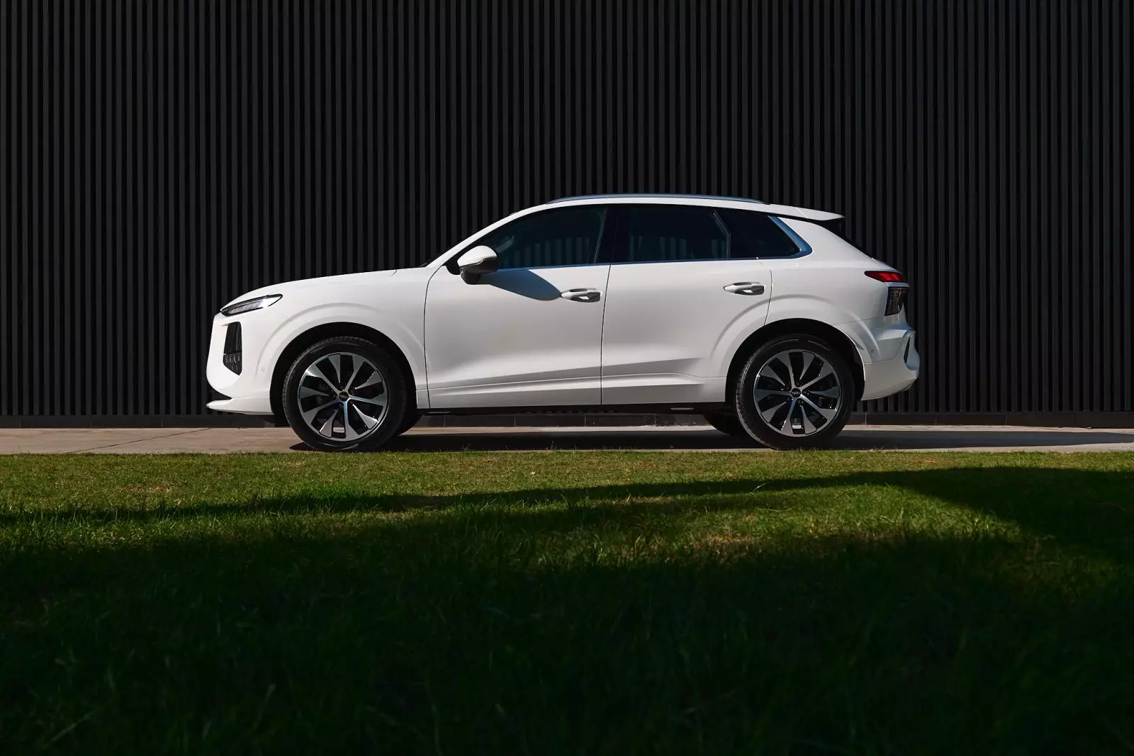 Chi tiết diện mạo mới và nâng cấp công nghệ Audi Q3 2026 hơn 2 tỷ đồng tại Việt Nam - Ảnh 11. Chi tiết diện mạo mới và nâng cấp công nghệ Audi Q3 2026 hơn 2 tỷ đồng tại Việt Nam - Ảnh 11.