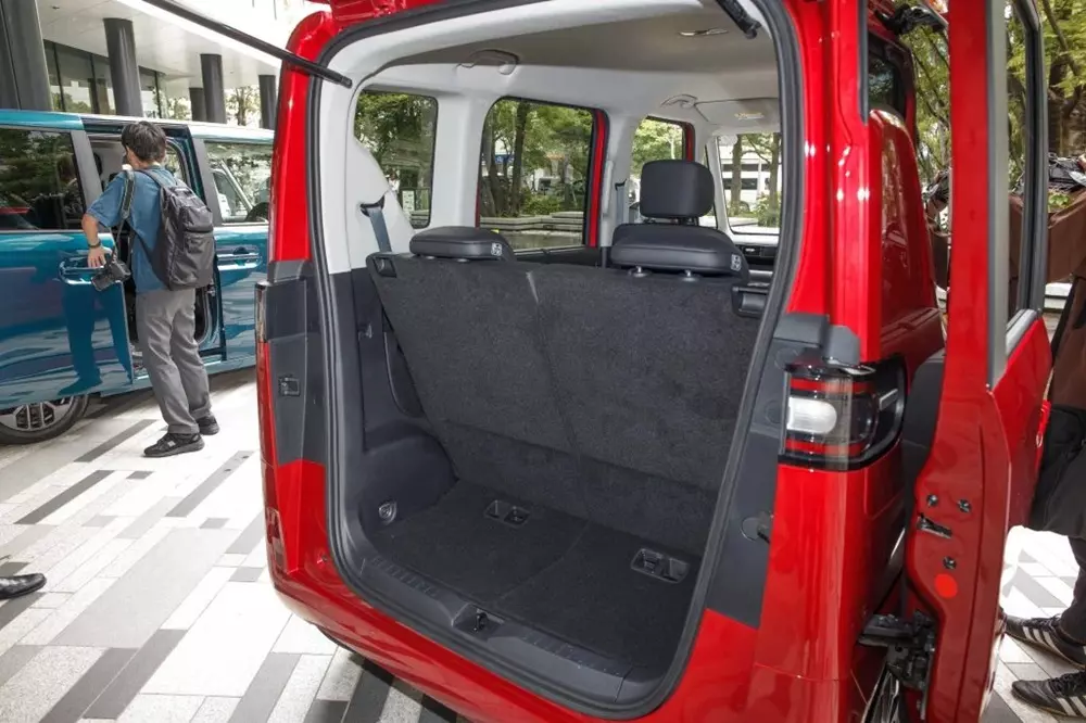 byd-racco-10-87fe "Xe hộp diêm" BYD Racco ra mắt với giá niêm yết thấp nhất phân khúc nhưng giá lăn bánh lại cao nhất - Ảnh 8.
