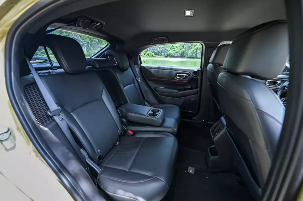 honda-hrv-6-84b8 Honda HR-V e:HEV RS – Chiếc Hybrid thực dụng dành cho người thích lái- Ảnh 10.