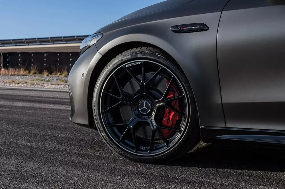 mercedes-amg-cla45-2027-5-f014 Bộ mâm thể thao của Mercedes-AMG CLA45 2027 đi kèm cùm phanh màu đỏ