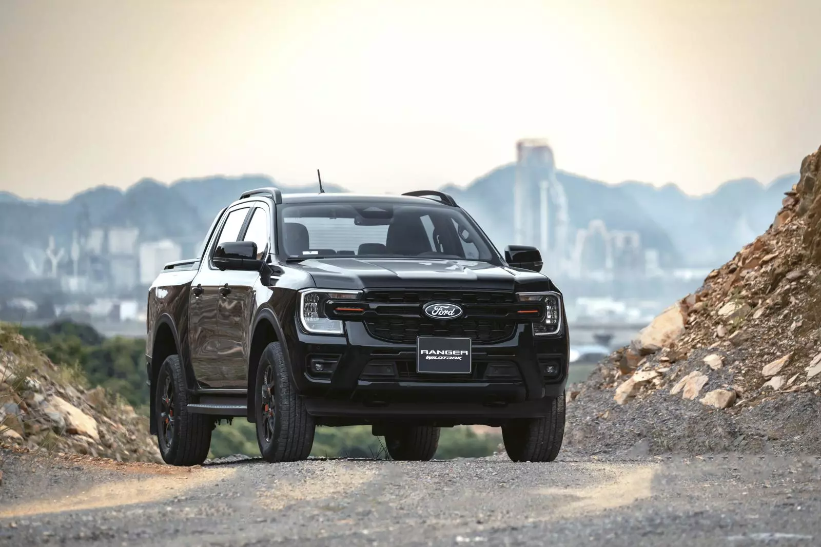 Ford Ranger 2026 tại Việt Nam không tăng giá vẫn nhận loạt nâng cấp lớn, bảo hành 5 năm - Ảnh 1.