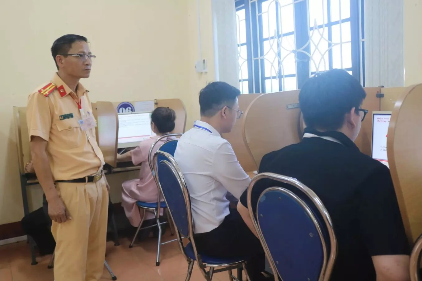 screenshot-12-81bb Giấy phép lái xe quá hạn dưới 30 ngày, không phải thi lại lý thuyết - Ảnh 1.