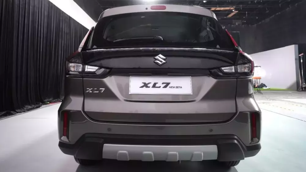 suzuki-xl7-2027-5-118b Suzuki XL7 bản nâng cấp lộ hoàn toàn thiết kế ngoại thất trước khi ra mắt trong tháng này - Ảnh 6.