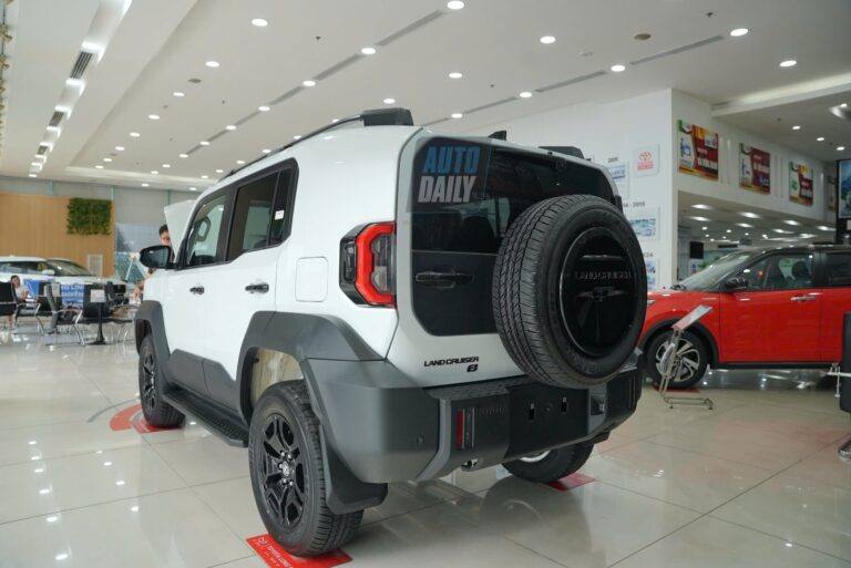Toyota Land Cruiser FJ giá 1,198 tỷ: Đáng mua hay “ngáo giá”?