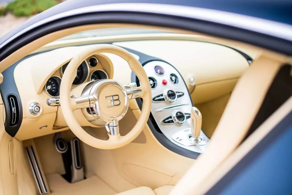 bugatti-la-maison-pur-sang-veyron-20-years-4-4308 Đây có thể là tin vui dành cho chủ nhân của chiếc siêu Bugatti Veyron duy nhất tại Việt Nam - Ảnh 6.