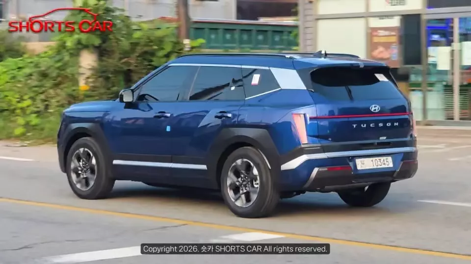 hyundai-tucson-2027-1-f7fc Ngắm những hình ảnh "bằng xương, bằng thịt" đầu tiên của Hyundai Tucson 2027 - Ảnh 4.