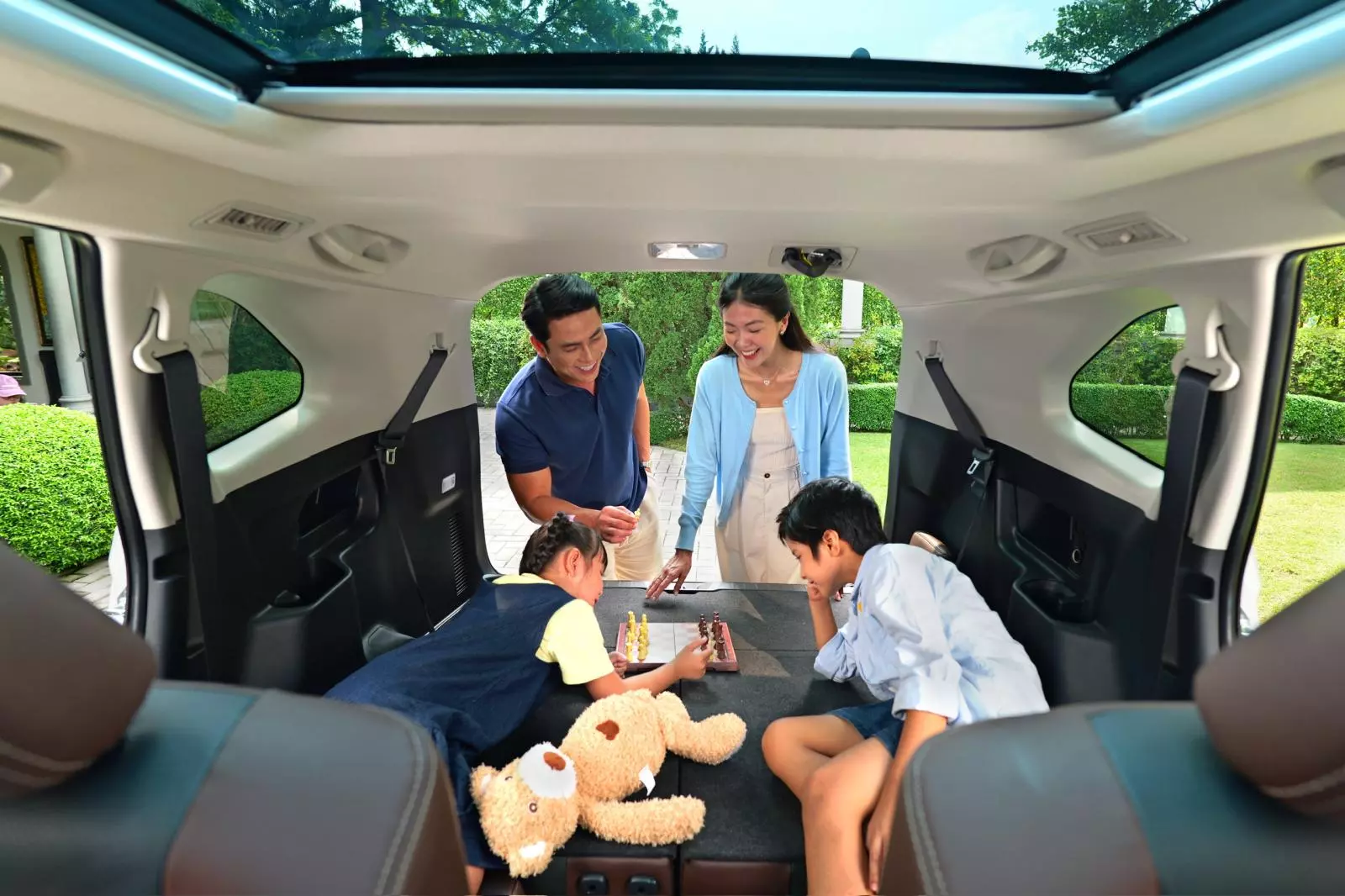 innova-cross-df02 Chinh phục mọi cung đường cùng mẫu xe gầm cao Toyota Innova Cross - Ảnh 1.
