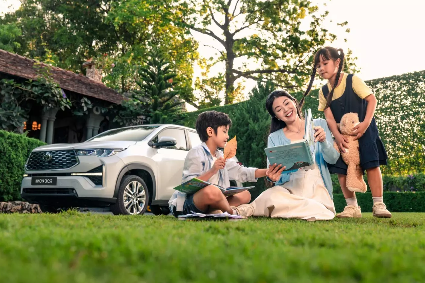 innova-cross2-f665 Chinh phục mọi cung đường cùng mẫu xe gầm cao Toyota Innova Cross - Ảnh 2.