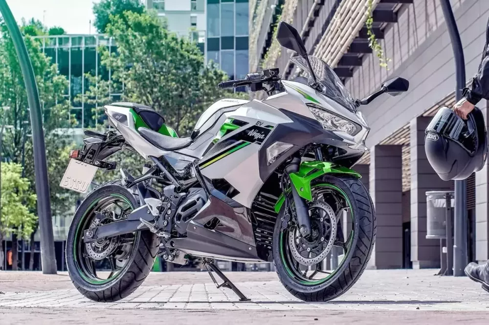 kawasaki-ninja-e-1-2027-3-f81a Mô tô điện Kawasaki Ninja e-1 2027 sở hữu công suất và giá bán gây thất vọng - Ảnh 4.