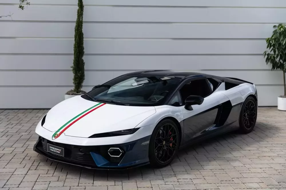 lamborghini-temerario-tricolore-1-4273 Siêu xe Lamborghini Tricolore trở lại sau 15 năm vắng bóng với sức mạnh gần gấp đôi - Ảnh 1.
