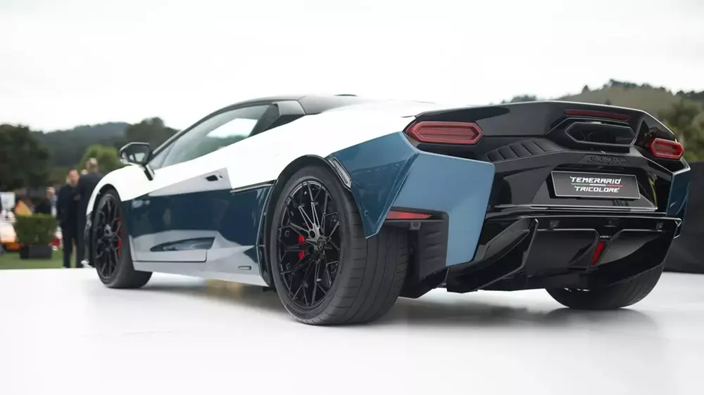 lamborghini-temerario-tricolore-3-3afa Siêu xe Lamborghini Tricolore trở lại sau 15 năm vắng bóng với sức mạnh gần gấp đôi - Ảnh 3.
