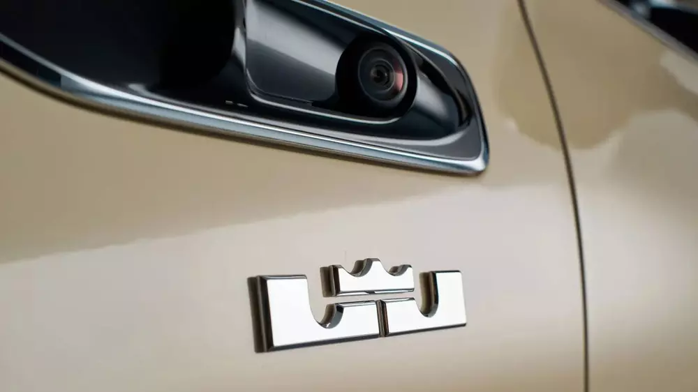 mercedes-maybach-s-680-lebron-james-2-dd05 Logo LB được thay cho logo V12 trên chiếc Mercedes-Maybach S-Class