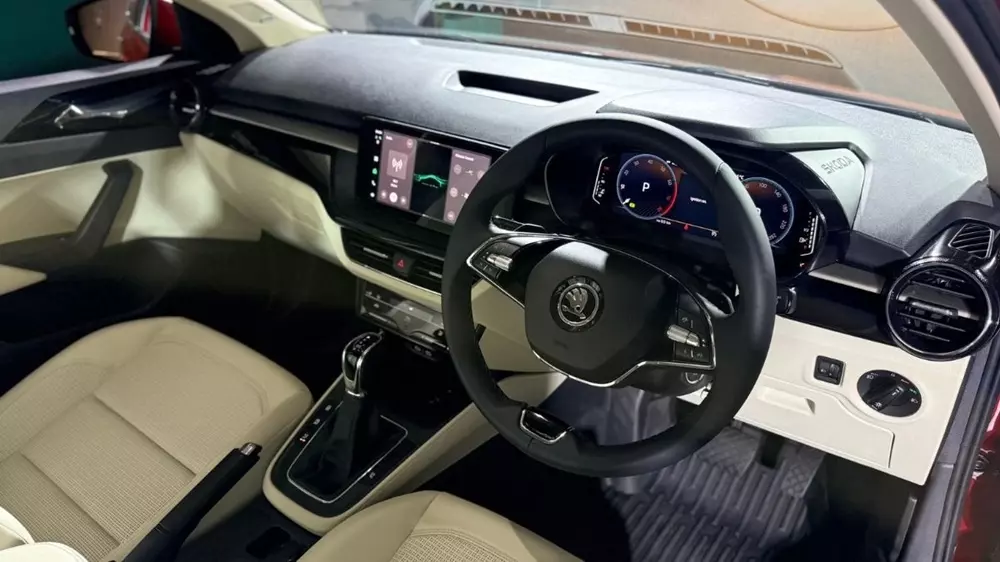 skoda-slavia-2027-20-0db9 Sedan giá rẻ đang bán ở Việt Nam Skoda Slavia ra mắt phiên bản mới với thiết kế và trang bị nâng cấp - Ảnh 11.