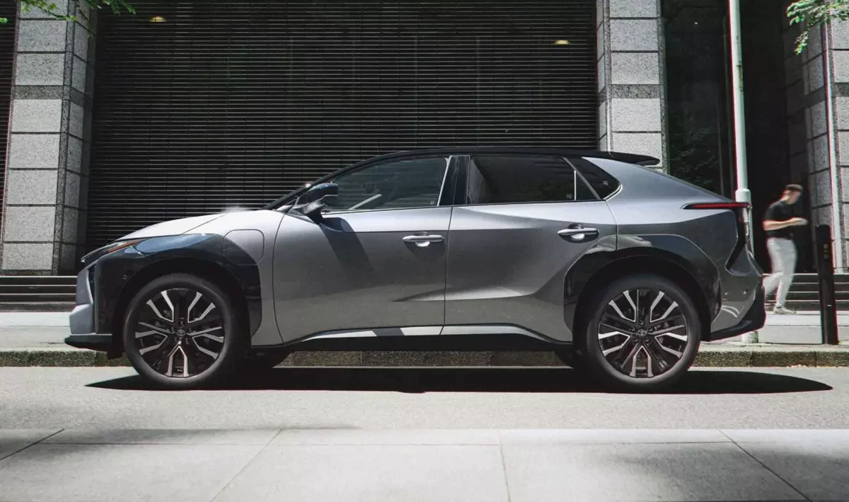 Khách hàng mua mẫu SUV điện này của Toyota được hưởng mức trợ cấp bằng nửa giá xe