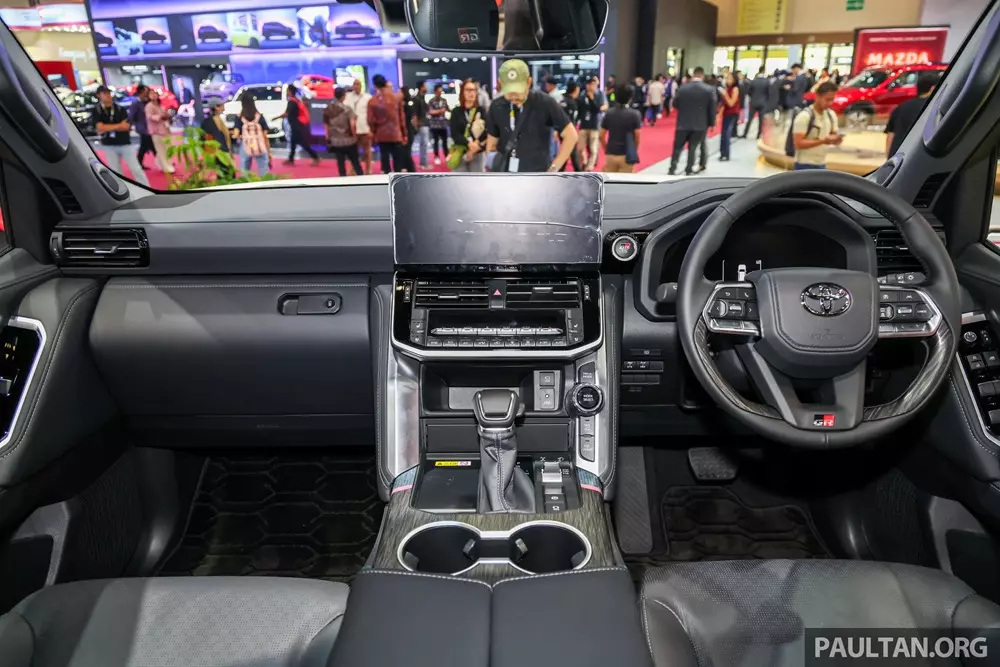 toyota-land-cruiser-hybrid-2026-8-ff8f Toyota Land Cruiser Hybrid 2026 tiếp tục ra mắt Đông Nam Á trước ngày về Việt Nam - Ảnh 9.
