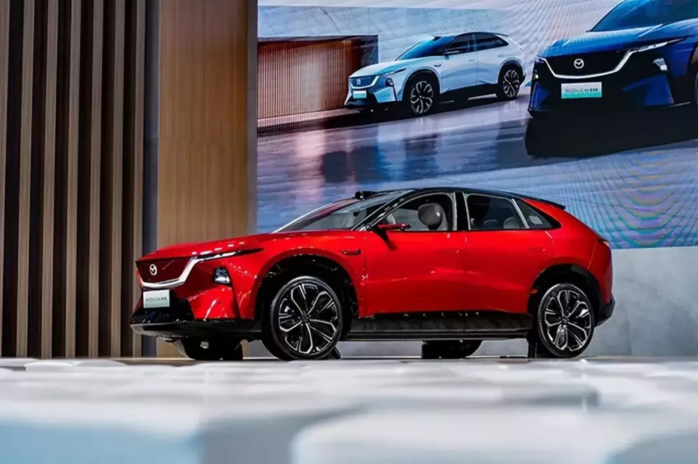 Sau hơn 1 năm ra mắt, Mazda CX-6e được nâng cấp nhẹ