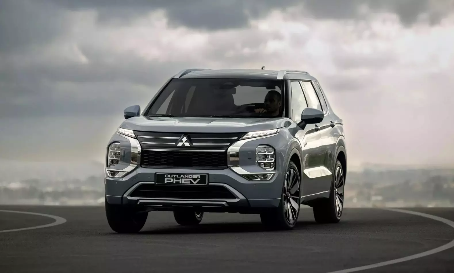 Động cơ xăng 1.5L tăng áp kết hợp hệ thống mild-hybrid 48V.